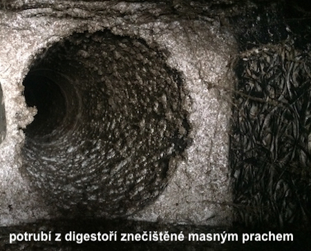 potrubí z digestoří znečištěné masným prachem